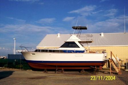 Chris Craft Commander (fiberglass series beginning in 1964) - YachtForums. Chris Craft Commander (fiberglass series beginning in 1964) - YachtForums.