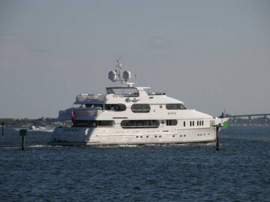 tiger woods yacht. Tiger Woods Yacht quot;Privacyquot;.