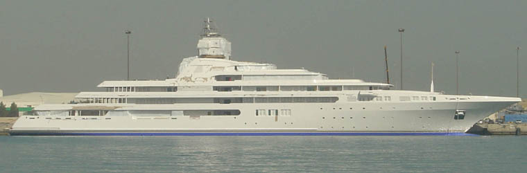 http://www.yachtforums.com/forums/attachments/general-yachting-discussion/6228-worlds-largest-yacht-525-platinum-dubai-full-res-side-shot-water-760.jpg
