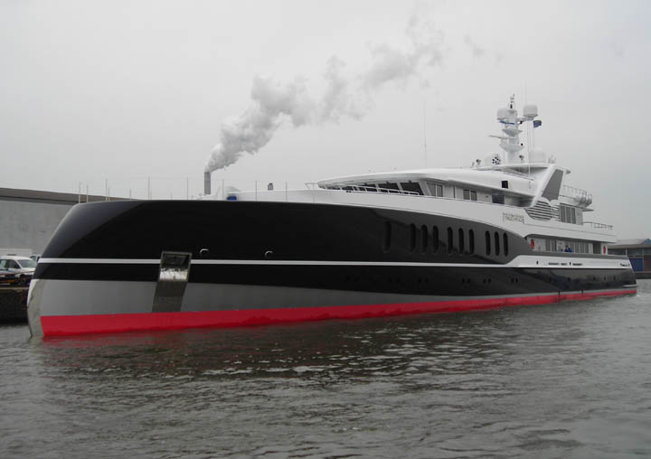 22847-new-launch-feadship-72m-reverse-bow-predator-predatorside.jpg