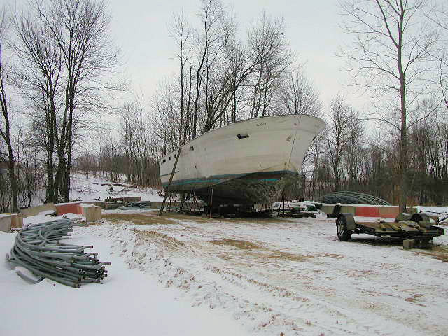 041222  hull in yard 2.JPG