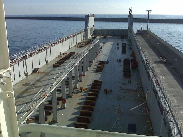 2 Yacht Express Cargodeck.jpg