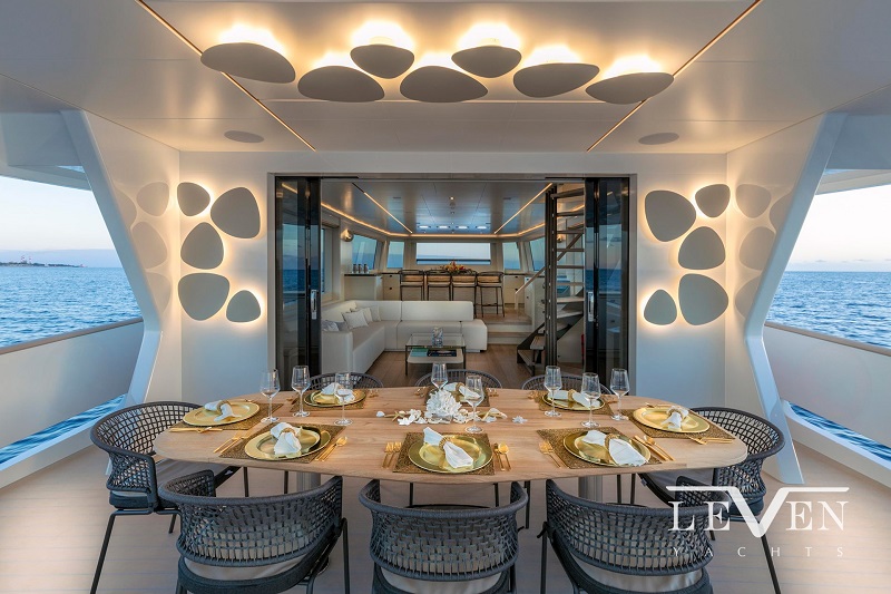 2020 LeVen 90 Flybridge-03.jpg