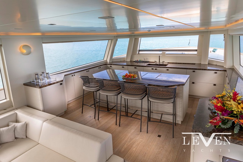 2020 LeVen 90 Flybridge-04.jpg