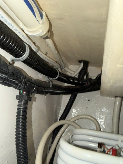 AC compressor fwd vent.jpg