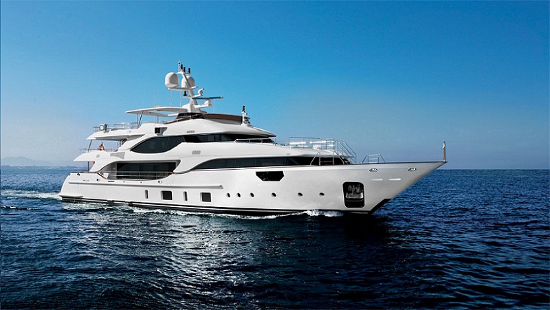 benetti-hands-over-crystal-140-mr-d-jpg.71108.jpg