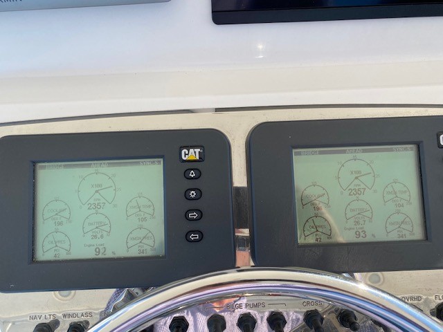 Cabo 40 WOT Cat gauges Nov 2022.jpg