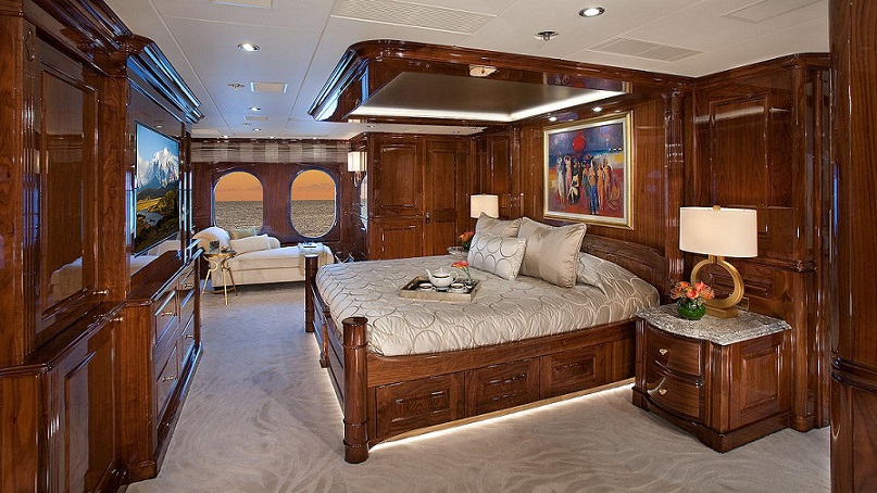 who owns d'natalin iv yacht