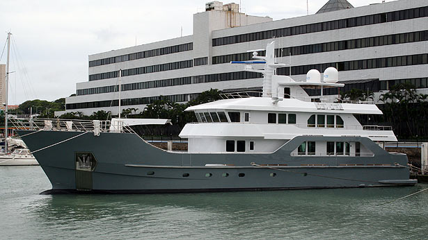 Inace-luxury-expedition-yacht-Far-Far-Away-hull-576.jpg
