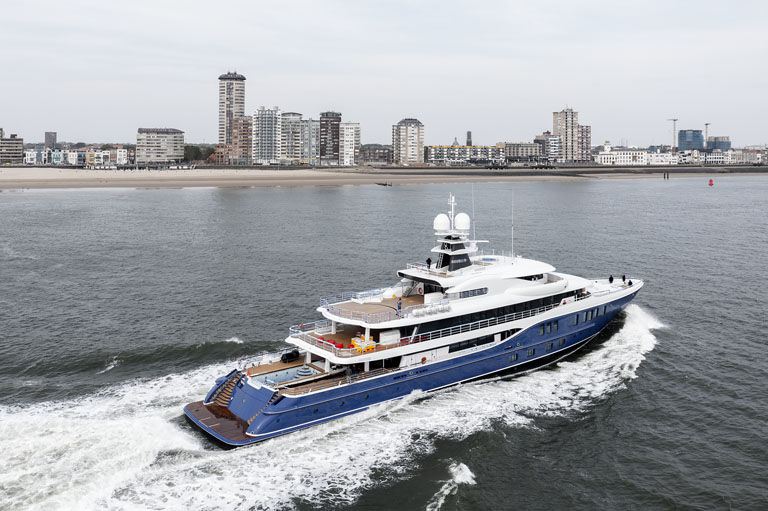 M2P-105-damen-yachting-24207_28.jpg