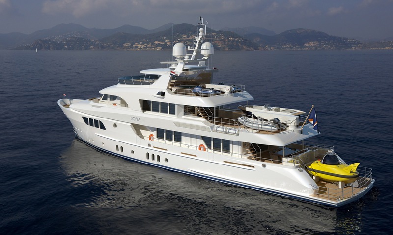 Moonen superyacht Sofia featuring a three-man submarine.jpg