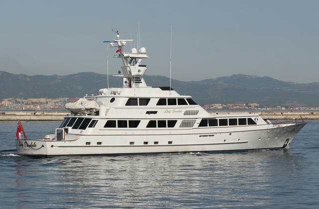 Lady sandals deals yacht location