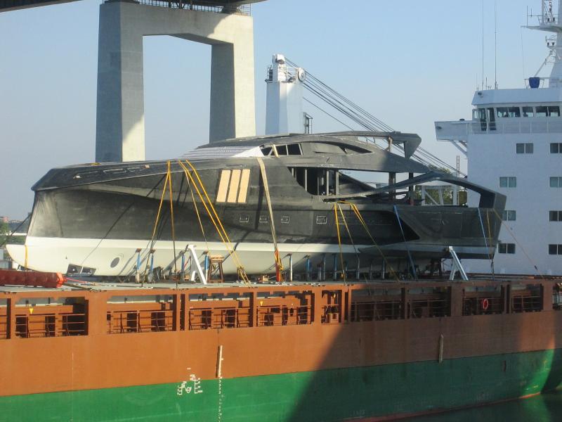 New Palmer Johnson Hull 011.jpg