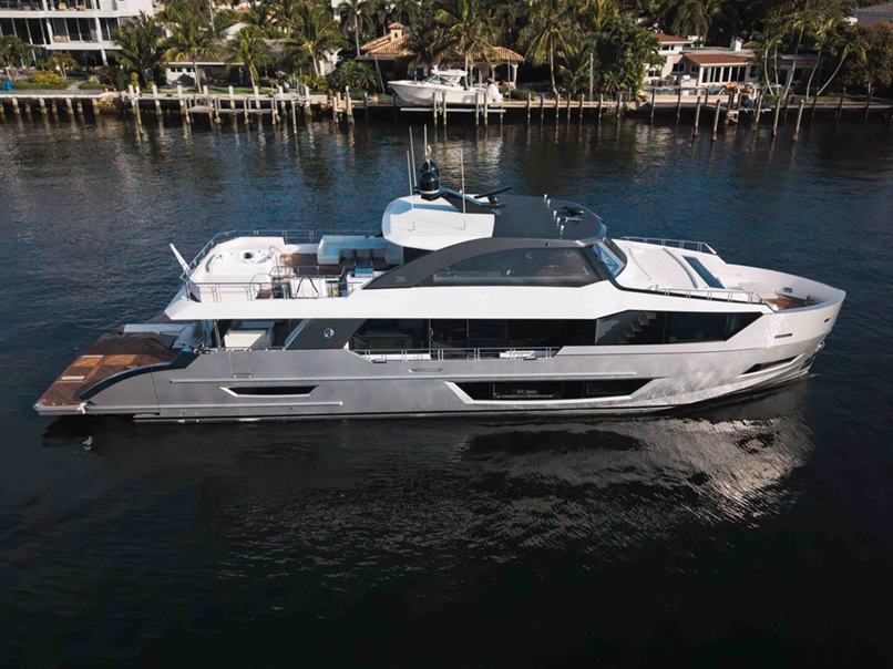 Ocean Alexander 28E 1.jpg