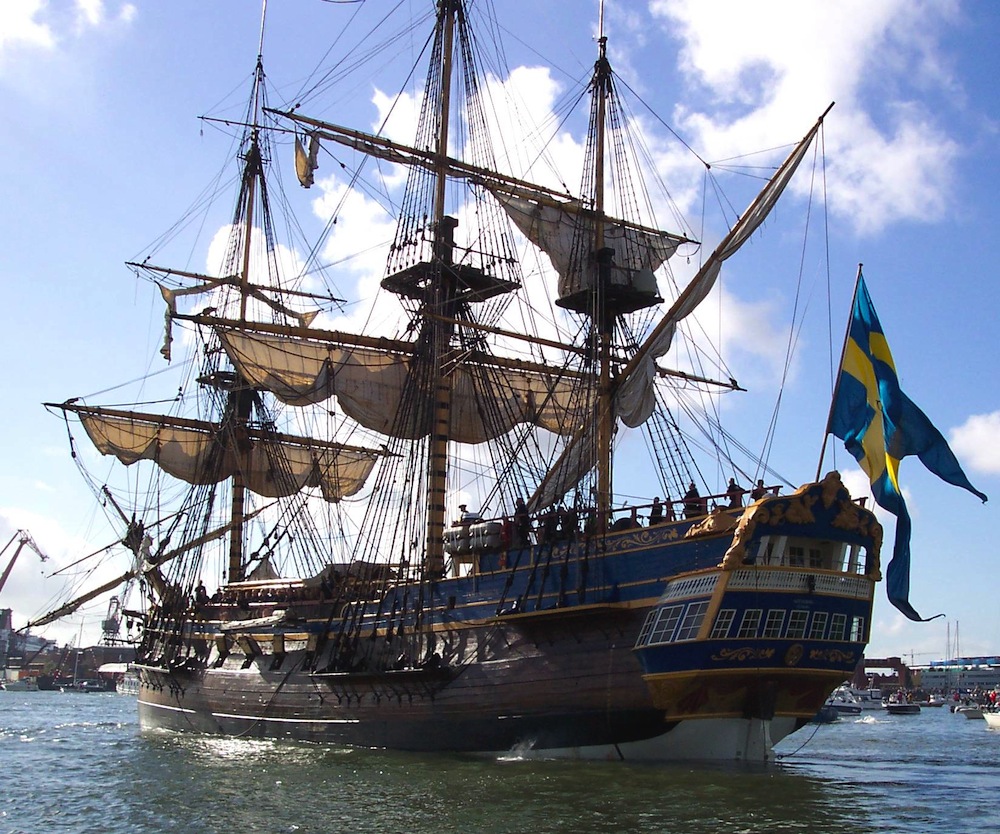 Ostindiefararen-Götheborg-avsegling-oktober-2005.jpg