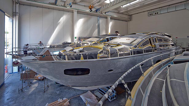 pershing-82-hull-yacht.jpg