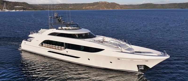 Westport135-41m-Hull4101 1.jpg