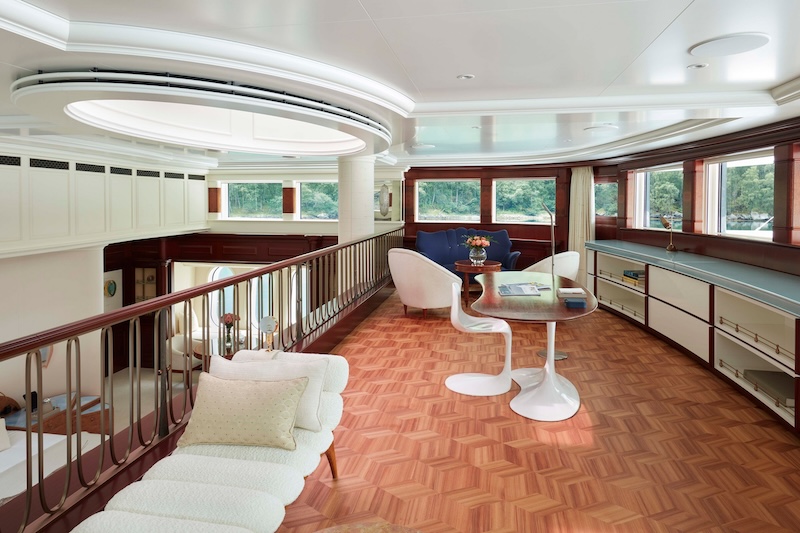 yacht-firebird-interior-20-651a9e834fcd8_v_default_extra_big.jpeg